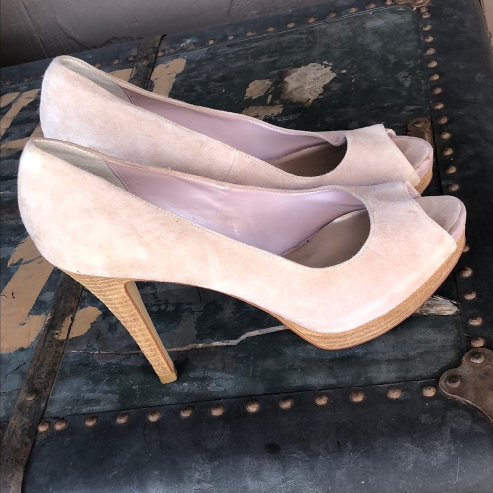Preview International shoes size 9
